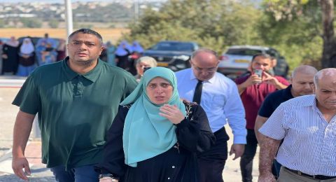 الناشطة آية خطيب تدخل السجن لقضاء محكوميتها، ووقفة مساندة لها أمام سجن الجلمة